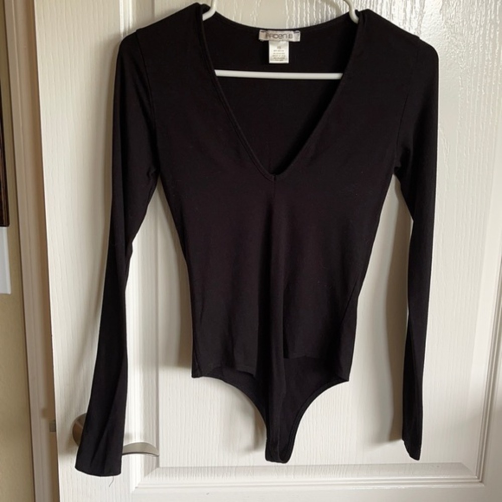 V-neck black bodysuit long sleeve